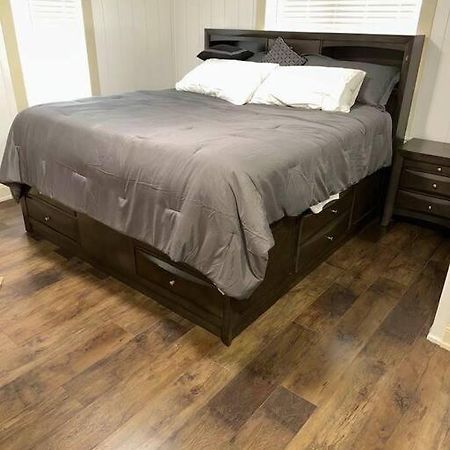 Hot Tub 5 Beds Apartment Moorhead Exterior photo