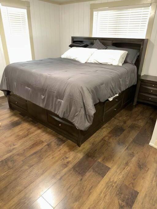 Hot Tub 5 Beds Apartment Moorhead Exterior photo