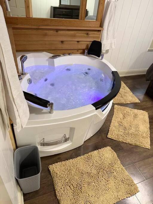 Hot Tub 5 Beds Apartment Moorhead Exterior photo