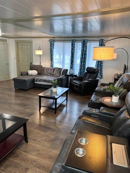 Hot Tub 5 Beds Apartment Moorhead Exterior photo